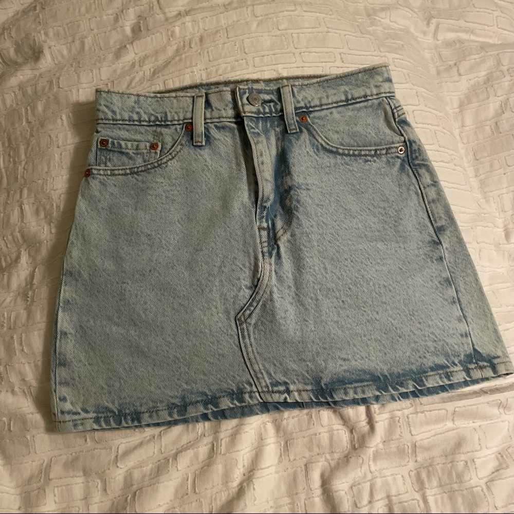 Levi’s Light Wash Denim Skirt